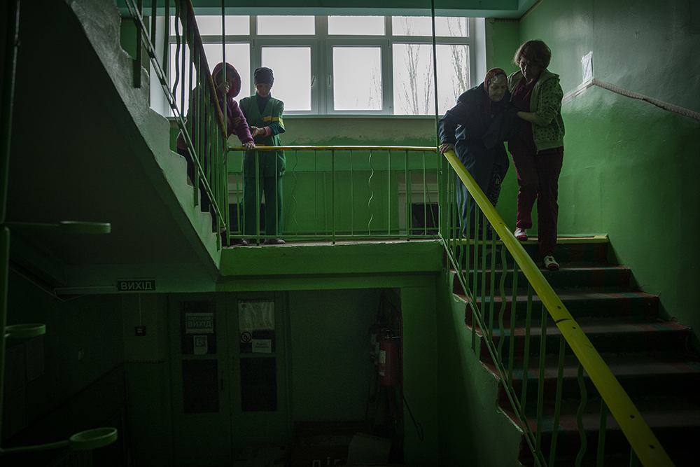Elderly people being evacuated from a care center in Toretsk
