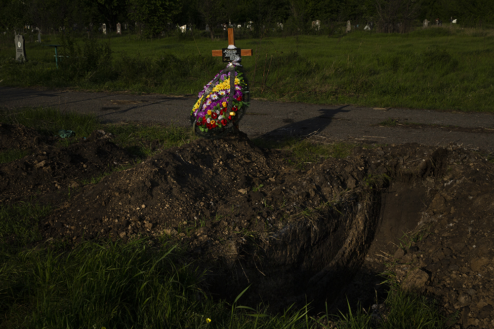 Fresh dug burial hole at Barvinkove